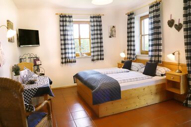 Strohmayer Appartements - Lavendel-Appartement, 32 qm Erdgeschoss, kombinierter Wohn- und Schlafraum