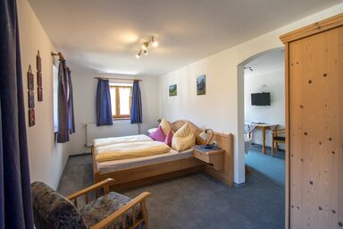 Möslerlehen - Dreibettzimmer Nr. 1, 33 m², Dusche/WC, Balkon, TV, Radio, W-LAN, Obergeschoss