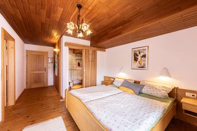 Mayringerlehen - Suite Nr. 10, Dusche/WC/Balkon, 2-3 Personen, 33 qm, TV, Safe, Kühlschrank