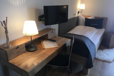 Gästehaus Menkenbauer - König Ludwig II Einzelzimmer klein Nr. 27, Dusche, WC, Balkon, TV, WLAN