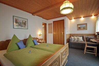 Haus Amort - Doppelzimmer, Dusche/WC/Balkon, TV, W-LAN, Radio, Haar Fön, Safe, Sitzecke, Obergeschoss