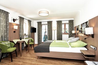 Gästehaus und Ferienwohnungen Egglerlehen - Doppelzimmer 1 Dusche/WC und Balkon