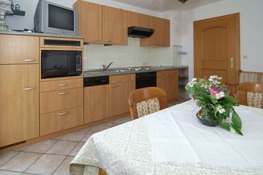 Strasser Margret - Ferienwohnung 2 für 2-5 Personen im OG, 70 qm, 2 Schlafzimmer, 1 Wohnküche mit Südbalkon