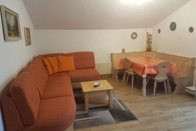 Ferienwohnungen Stockinger inkl. Chiemgaukarte - Ferienwohnung Traunstein 80 qm, Balkon, Küche, 3 Schlafzimmer, Wohnzimmer, WLAN