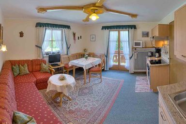 Andrebauernhof - Biohof - Chiemgau Karte - Ferienwohnung Falkenstein, 4 Personen, 2 Schlafzimmer, Balkon Ostseite, 56 qm