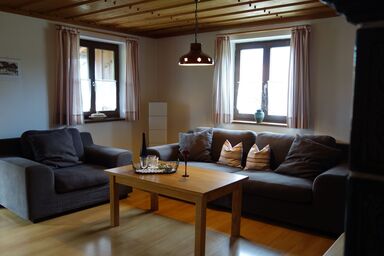 Ferienwohnung Obermeier | Chiemgau Karte - Ferienwohnung 100 qm, f. 2-5 Pers., 2 sep. Schlafzimmer, Südbalkon, ruhige Lage