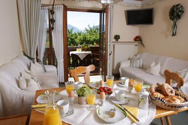 Unterenglhängerhof - Ferienwohnung 2 Untersberg, 40m² OG, 1 Schlafraum, Balkon, TV, 3 Pers.