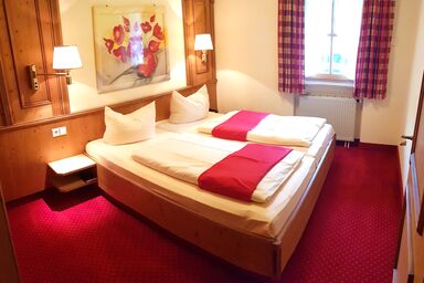 Sonnhof Reit im Winkl - Drei-Raum-Dach-Ferienwohnung, 45 m² mit zwei separaten Schlafzimmern und Balkon