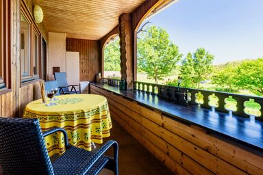 Huberhof Meisham - Ferienwohnung Am Wasserrad West, 75qm Wohnfläche mit großem, überdachtem Südbalkon