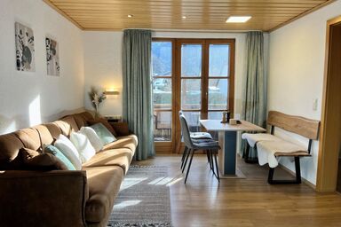 Ferienwohnungen Koch - Ferienwohnung Anton im Ferienhaus Bayerisch Gmain, 68qm, für 1 - 4 Personen mit 2 Schlafzimmern und Balkon