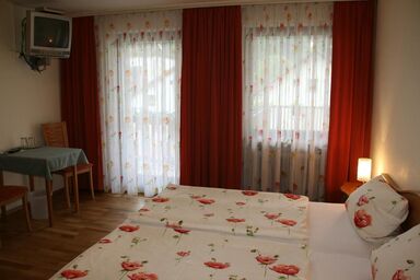 Pension Holzapfel - Doppelzimmer mit Balkon, 16qm
