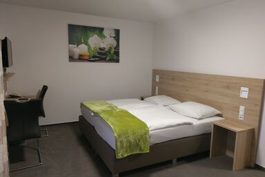 Gasthaus Pension Rezatgrund - Familienzimmer mit 2 modernen Bädern und Balkon
