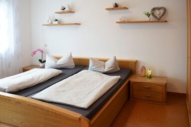 Ferienwohnung "Nebenan" - Ferienwohnung "Nebenan" (50qm) mit Doppelbett und WLAN