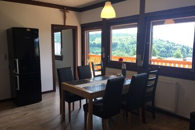 Ferienhaus RhönFlair - Ferienwohnung A mit großzügigem Balkon und Wintergarten