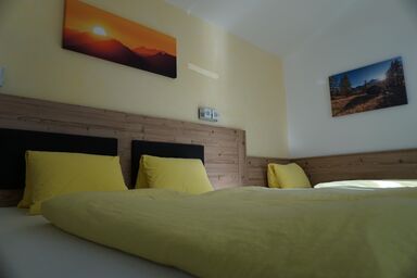 Pension Klampferer - Dreibettzimmer, Dusche oder Bad, WC, Balkon