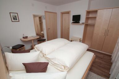 Haus Charlotte - Doppelzimmer mit Dusche, WC Nr.3