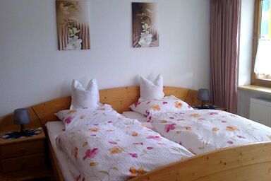 Haus "Beim Lorenzar" - Dreibettzimmer Dusche/WC/Balkon