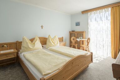 Haus Hofstädtler- Sailer - Dreibettzimmer mit Dusche, WC