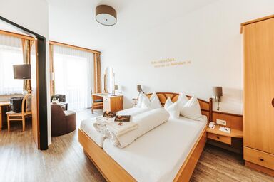 Regitnig - 4* Hotel & Chalets - Z-ZI-FIS26 Familienzimmer 1-5 Nächte HP