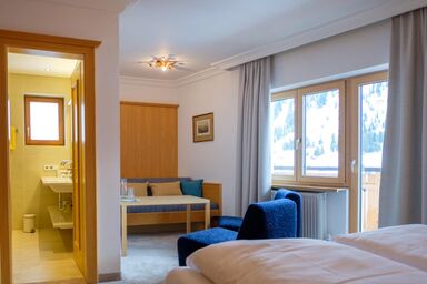 Martina, Pension - Doppelzimmer Südbalkon UND Sitzecke Bad/WC