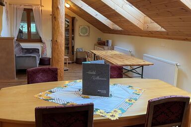 Ferienwohnung mit privatem Naturschwimmteich - Ferienwohnung mit direktem Zugang zum Garten