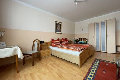 Gertis Blumenhof Privatzimmer, Ferienwohnung - Ferienwohnung (80qm) mit großer Wohnküche