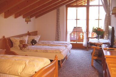 Gästehaus Schwarzlofer - Schönes Familienzimmer für 2-4 Personen, Dusche/WC