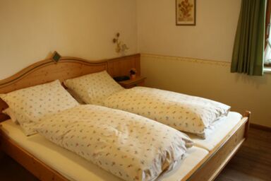 Kleinrachlhof | Chiemgau Karte - Fewo Sonnenblume 59 qm 1-4 Pers.,Wohn-Schlafraum getr., Kochnische, Balkon