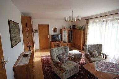 Ferienwohnung Laub - Ferienwohnung mit 57 qm und 1 Schlafzimmer für 2 Personen. Südterrasse mit Bergblick