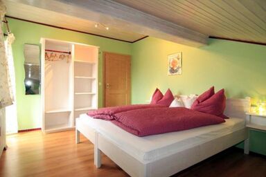 Wachingerhof - Ferienwohnung Himbeere 40 qm, 2. Obergeschoss, 1 sep. Schlafzimmer, Westbalkon