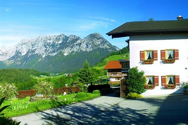 Haus Urban - Doppelzimmer Steinberg - Dusche/WC, 17 qm, TV, Radiowecker, Sitzecke, Obergeschoss