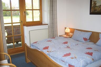 Ferienwohnungen Reiter inkl. Chiemgaukarte - Ferienwohnung 2, 55qm, Balkon, Kochnische, 2 Schlafzimmer, 1 Wohnzimmer, WLAN