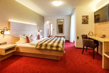 Haus Jäger Ferienwohnungen mit Indoor-Pool inkl. Chiemgaukarte - Ferienwohnung 10, 41qm,1.OG, Balkon, 1 Schlafzimmer, Wohnzimmer, Küche, WLAN