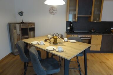 Gästehaus Erika - Chiemgau Karte - Ferienwohnung Cornelia für 4 Personen, 2 Schlafzimmer, Küchenzeile, Bad, 86 qm