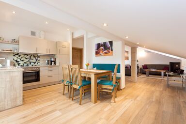 Zaißlhäusl Hof Ferienwohnung - Ferienwohnung Nr. 2 mit Bergblick, 79m², moderner Ausstattung, 2 Schlafzimmer und 2 Balkone