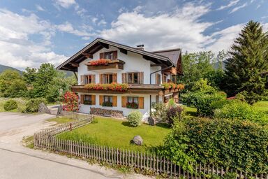 Haus in der Loferau - Ferienwohnung 4 -  47 m² für 2-3 Personen, 1 Schlafzimmer, Wohnküche mit Sitzgruppe und Süd-Balkon