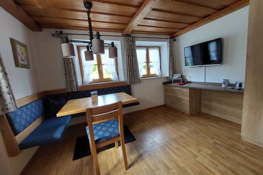 Ferienwohnungen Haus Moser - Ferienwohnung Nr.4, für 2 Personen mit Sitzbereich im Garten