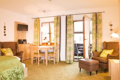 Ahorn-Appartements - Chiemgau Karte - Ferienwohnung Falkenstein für 2 Personen, 1 Wohn-Schlafraum, 39 m²