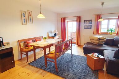 Stadlerhof - Ferienwohnung 57m², 1. Stock, eigener Eingang, Balkon, 1 Schlafzimmer, TV