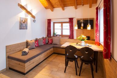 Schleipfnerhof Urlaub auf dem Bauernhof - Waldzauber für 1-4 Personen (49 qm, OG)