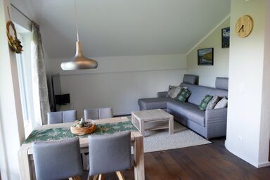 Ferienwohnung Wiesenglück inkl. Chiemgaukarte - Ferienwohnung Wiesenglück (43qm) Balkon, 1 Schlafz., 1WohnKüche, max. 4 Pers.