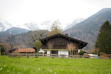 Ferienwohnung Leo - Ferienwohnung Leo, 65qm, 1. OG, 2 Schlafzimmer, Kachelofen, großer Balkon