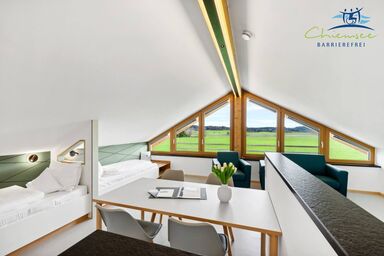 Chiemsee Barrierefrei - Panoramaapartment, bis 4 Personen mit Bergblick