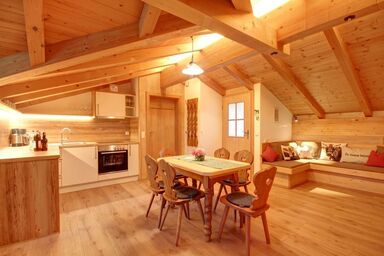 Ferienwohnungen Waldherr (Adlgasser Wirtsfamilie) - Chiemgau Karte - Ferienwohnung Freizeit für 4 Erwachsene und 1 Kind, 2 Schlafzimmer, 60 m²
