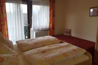 Pension Waldblick - Ferienwohnung 1 mit Balkon und Küchenzeile