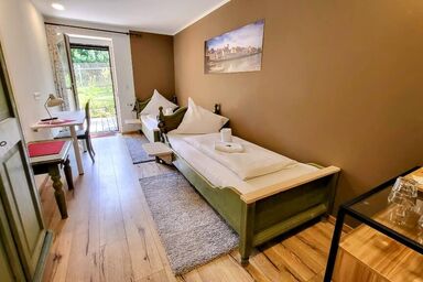 Gasthof Buchberger - Zweibettzimmer mit getrennten Betten in ländlicher Lage und kostenfreiem WLAN