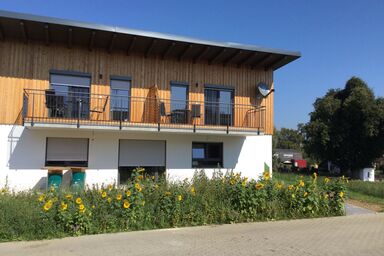 Ferienwohnungen "Blumenwiese" - Ferienwohnungen in modernem Ambiente mit sonnigem Balkon