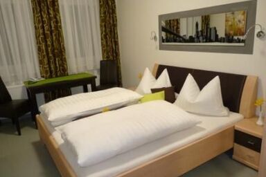 Cafe und Pension Ringer - Doppelzimmer abseits von Lärm und Hektik