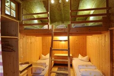 Feelfree Adventure Camp - Mehrbettzimmer in der Tiroler Hütte