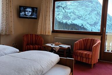 Zug, Pension - Doppelzimmer mit Balkon